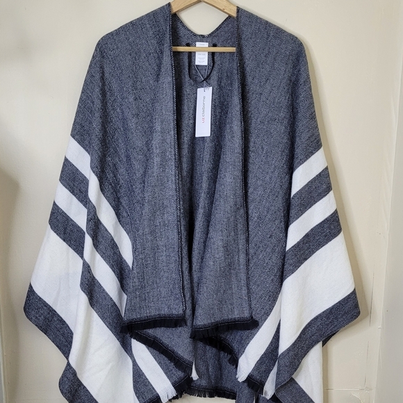 NWT Liz Claiborne Black and White Open Front Sweater Shawl OS Preppy Soft Knit - Picture 3 of 8